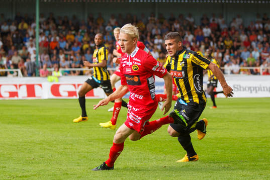 Johan Larsson, Elfsborg jagas av Moestafa El Kabir, Häcken