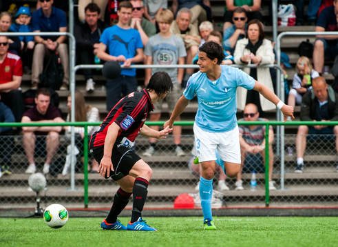 Miiko Albornoz, Malmö FF, gör en konstpass