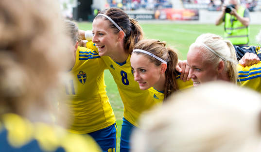 Lotta Schelin, Kosovare Asllani och Caroline Seger,