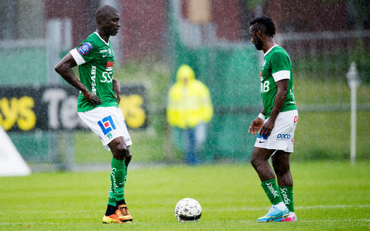 Njogu Demba-Nyrén, Dulee Johnson, Brage, gör avspark