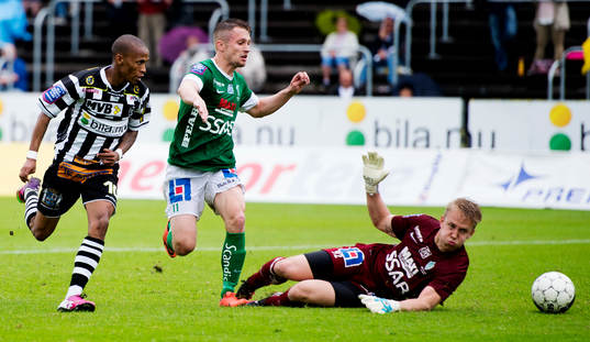 Amethyst Bradley Ralani, Landskrona BOIS, skjuter men Brage