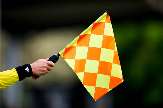 offside säger assisterande domaren