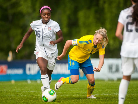 Toni Payne, USA. Bakom jagar Julia Lyckberg, Sverige