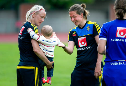 Josefine Öqvist med dottern Stella som Lina Nilsson