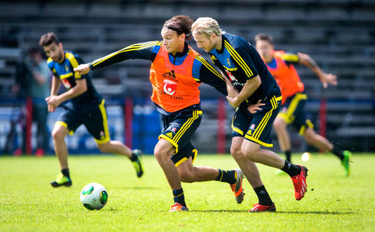 Träning på Söderstadion i Stockholm. Albin Ekdal och Ola