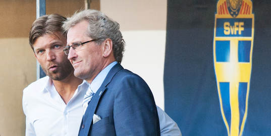 Marcus Allbäck och Erik Hamrén, förbundskapten, Sverige
