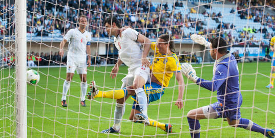 Jonas Olsson, Sverige, långa benet före vid hörna