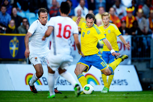 Johan Elmander, Sverige, skjuter