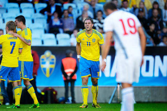 Johan Elmander, Sverige, gestikulerar
