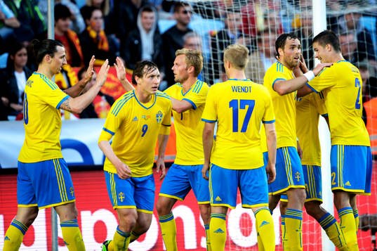 Zlatan Ibrahimovic, Sverige firar 1-0 med Sebastian Larsson