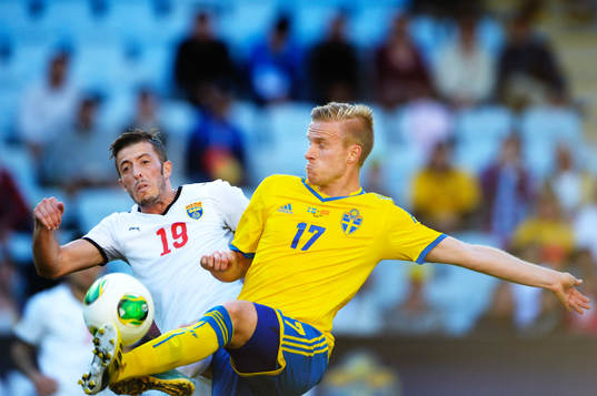 Agim Ibraimi, Makedonien i kamp om bollen med Oscar Wendt,