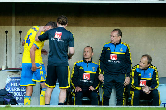 Andreas Granqvist, Sverige, byts ut med känningar i