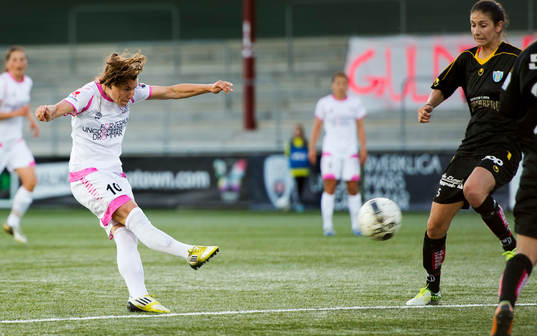 Ramona Bachmann, LdB FC Malmö, gör mål