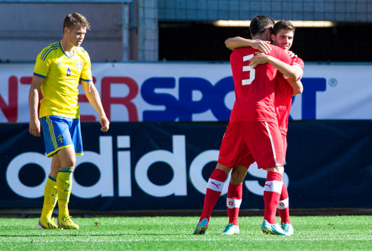 Oliver Buff, Schweiz, kramar om Lois Benito