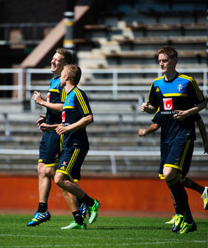 Pontus Wernbloom (v) och Sebastian Larsson (m) skrattar