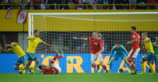Stökigt framför Andreas Isaksson, Sverige