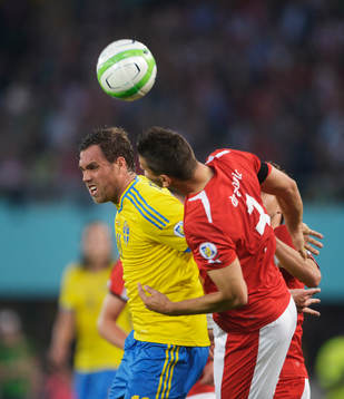 Johan Elmander, Sverige och Aleksandar Dragovic, Österrike