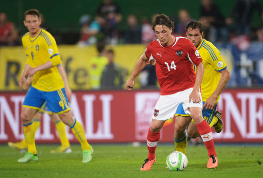 Julian Baumgartlinger, Österrike och Johan Elmander,