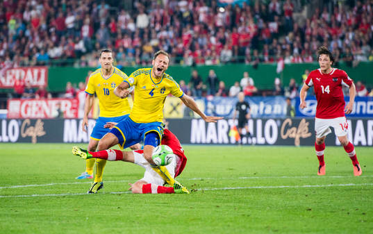 Andreas Granqvist, Sverige sparkas ned i slutminuterna men