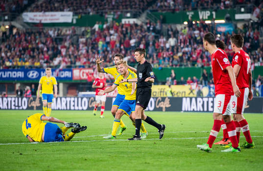 Andreas Granqvist, Sverige sparkas ned i slutminuterna men