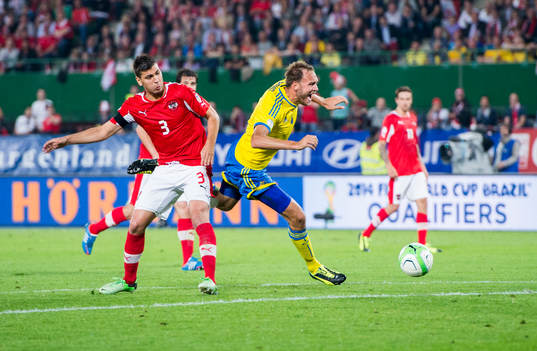 Andreas Granqvist, Sverige kommer fri men knuffas ned av