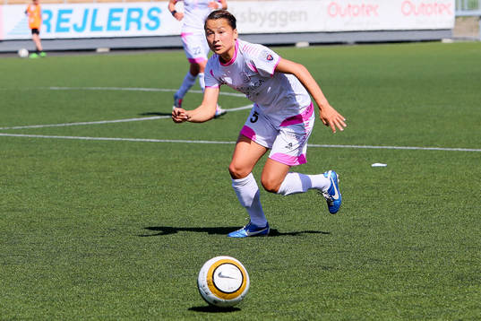 Alexandra Riley med bollen
