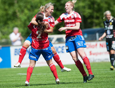 1-0 Kirsty Yallop, Vittsjö, som grattas av Sandra