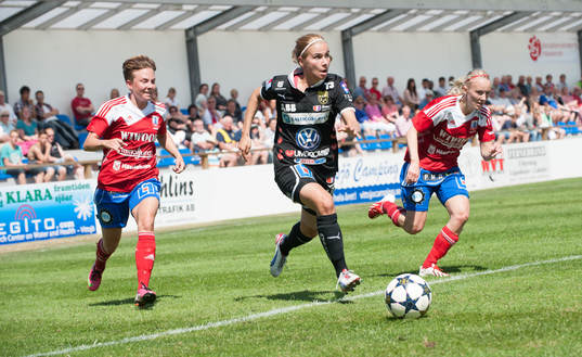 Emmelie Konradsson, Umeå, mot Elin Nilsen och Emma