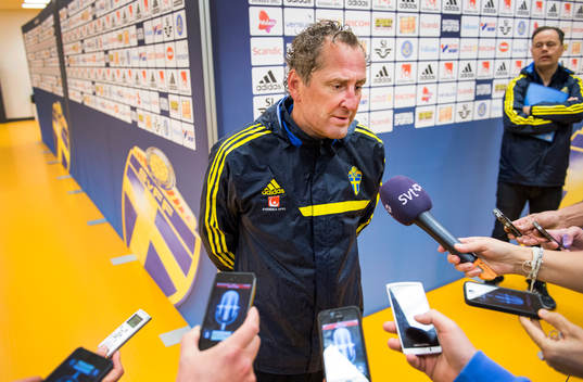 Träning på Friends Arena. Erik Hamrén, förbundskapten