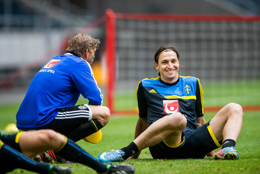 Träning på Friends Arena. Marcus Allbäck, players
