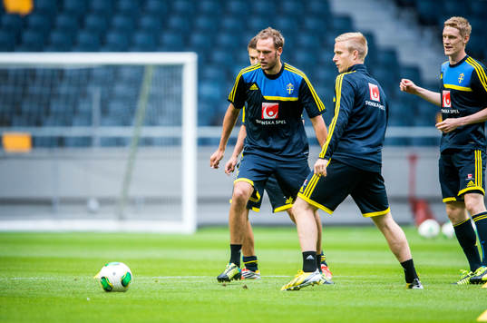 Träning på Friends Arena. Andreas Granqvist, Oscar Wendt