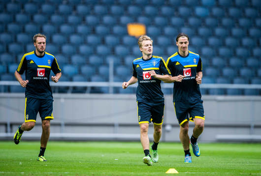 Träning på Friends Arena. Andreas Granqvist, Sebastian