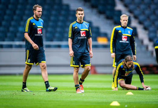Träning på Friends Arena. Andreas Granqvist och Alexander