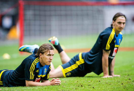 Träning på Friends Arena. Nils-Eric Johansson och Zlatan