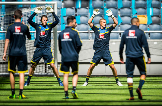 Träning på Friends Arena. Daniel Örlund och Pär