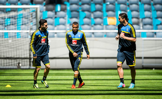 Träning på Friends Arena. Jimmy Durmaz, Martin Olsson och