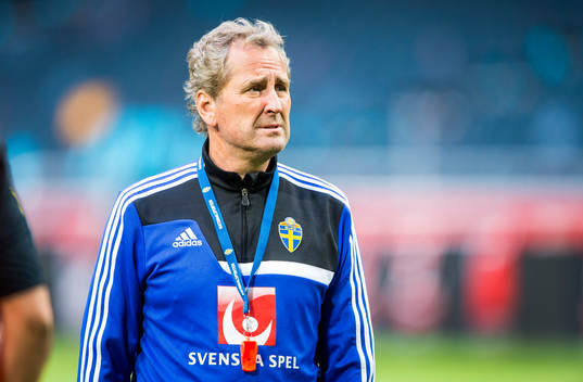 Träning på Friends Arena. Erik Hamrén, förbundskapten,