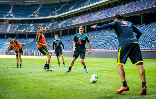 Träning på Friends Arena. Andreas Granqvist, Jonas