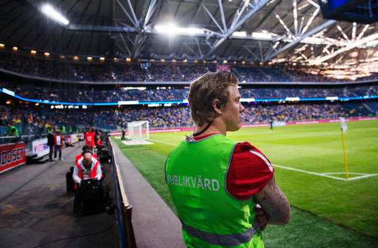 En publikvärd som i normala fall spelar amerikansk fotboll