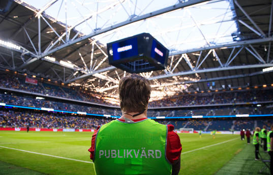 En publikvärd som i normala fall spelar amerikansk fotboll