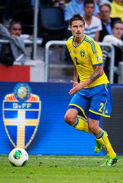 Sveriges Mikael Lustig i matchen mellan Sverige och
