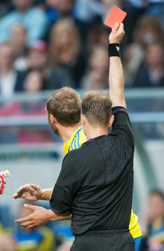 Utvisning, Andreas Granqvist, Sverige. Nikolay Yordanov,