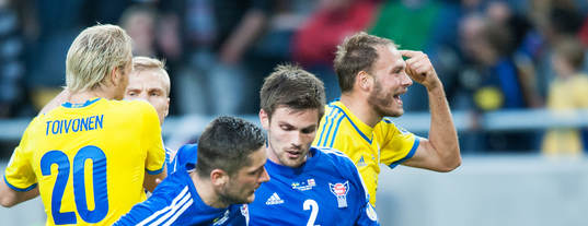 Utvisning, Andreas Granqvist, Sverige. Nikolay Yordanov,