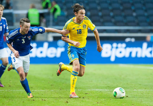 Albin Ekdal, Sverige, Viljormur Davidsen, Färöarna drar