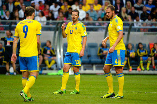 Sveriges backlinje bestående av Kim Källström, Per