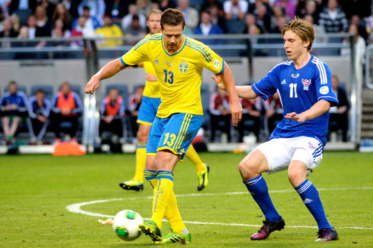 Sveriges Per Nilsson utmanar Färöarnas Joan Simun