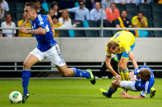 Sveriges Andreas Granqvist och Färöarnas Frodi