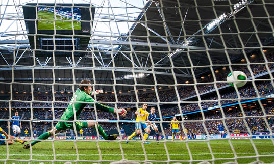Zlatan Ibrahimovic, Sverige sprkar in 1-0 i matchen mellan