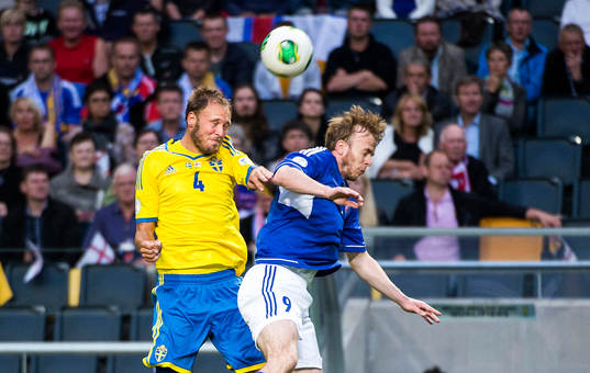 Andreas Granqvist, Sverige och Simun Samuelsen, Färöarna
