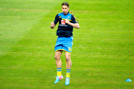 Zlatan Ibrahimovic, Sverige, värmer upp